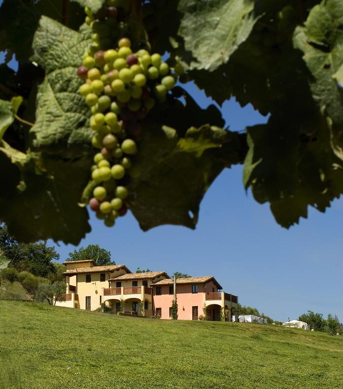 Borgo Le Capannelle Aparthotel Castel Ritaldi Buitenkant foto
