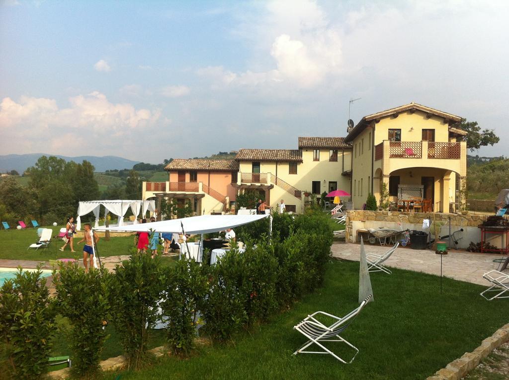 Borgo Le Capannelle Aparthotel Castel Ritaldi Buitenkant foto