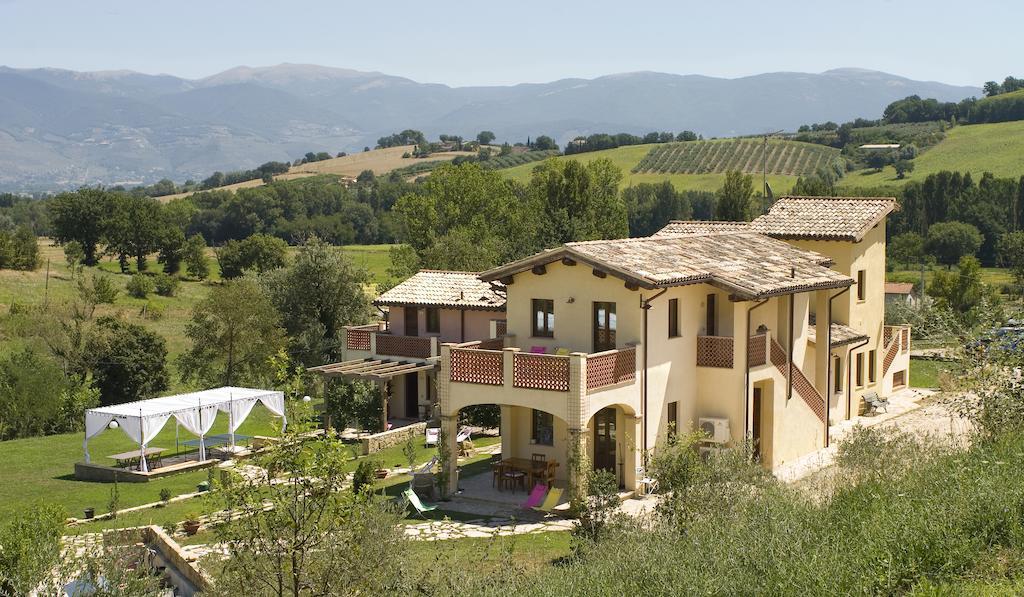 Borgo Le Capannelle Aparthotel Castel Ritaldi Buitenkant foto