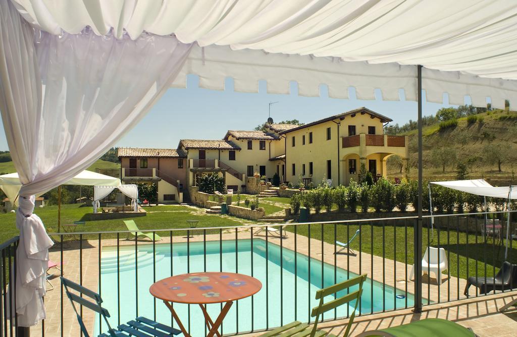 Borgo Le Capannelle Aparthotel Castel Ritaldi Buitenkant foto