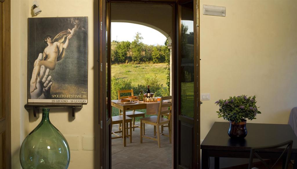 Borgo Le Capannelle Aparthotel Castel Ritaldi Buitenkant foto